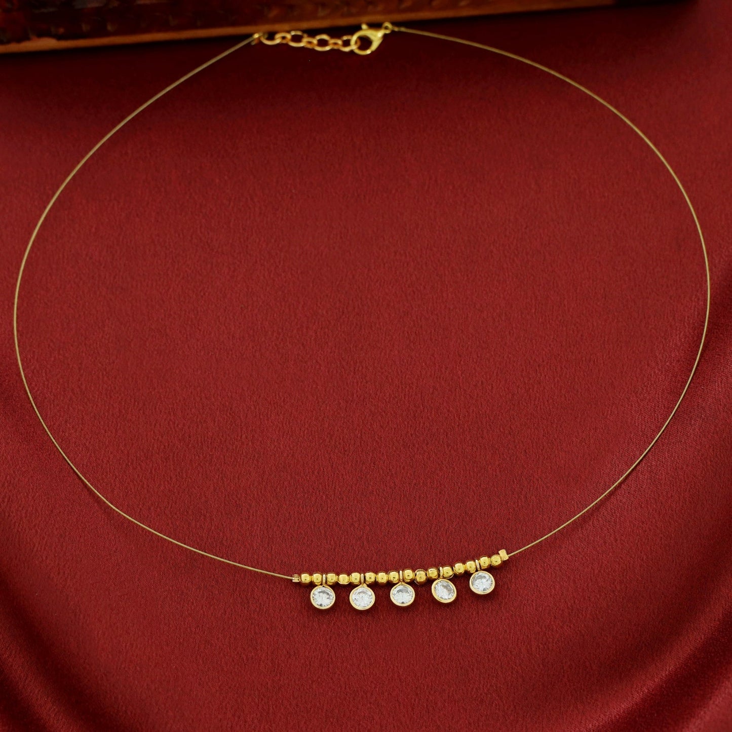 Mini Glossy Neckpiece