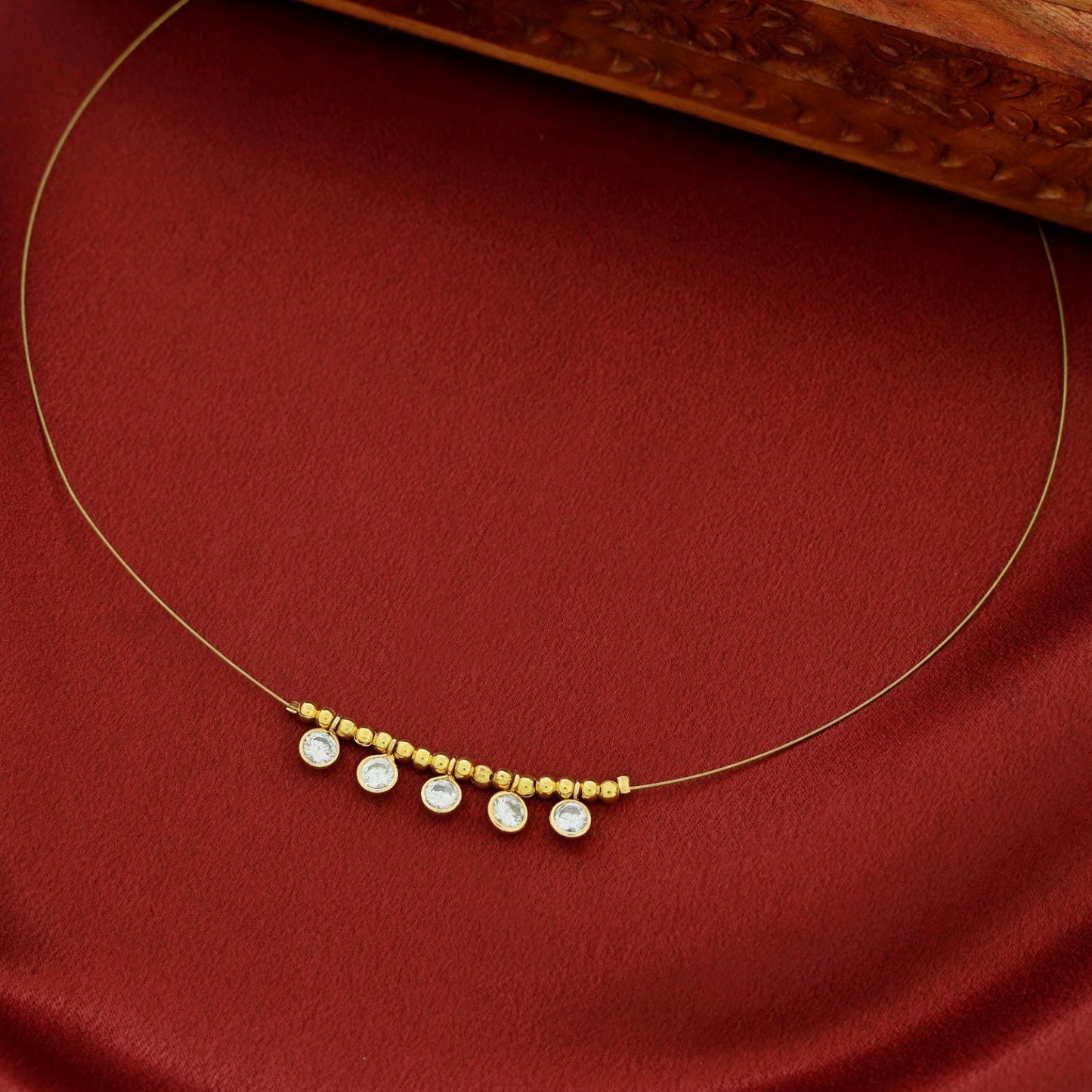 Mini Glossy Neckpiece