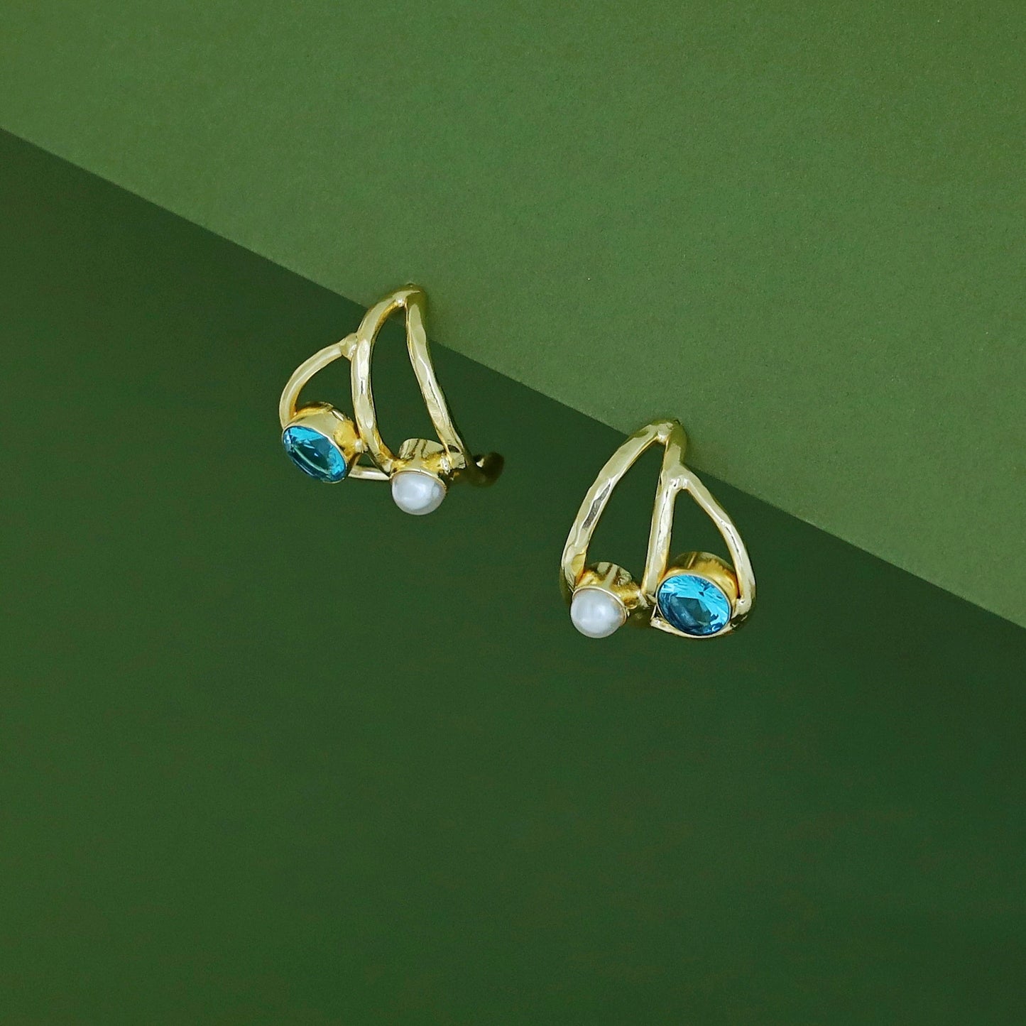 Curvy Hammered Pearl Glossy Earring